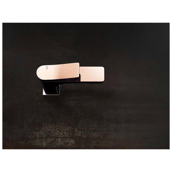 Gessi-RILIEVO-59006-Bateria-umywalkowa-wiele-kolorow-3.jpg Gessi RILIEVO 59006 Bateria umywalkowa wiele kolorow 031 Chrom 149 Finox 279 Biały CN 299 Czarny XL 706 Czarny Metal PVD 030 Miedź PVD 707 Czarny metal szczotkowany PVD 708 Miedź szczotkowana PVD