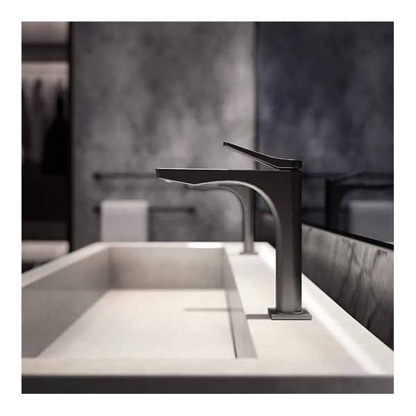 Gessi-RILIEVO-59010-Bateria-umywalkowa-nablatowa-z-przylaczami-3-8-wiele-kolorow-1.jpg Gessi RILIEVO 59010 Bateria umywalkowa nablatowa z przylaczami 3 8 wiele kolorow 031 Chrom 149 Finox 279 Biały CN 299 Czarny XL 706 Czarny Metal PVD 030 Miedź PVD 707 Czarny metal szczotkowany PVD 708 Miedź szczotkowana PVD