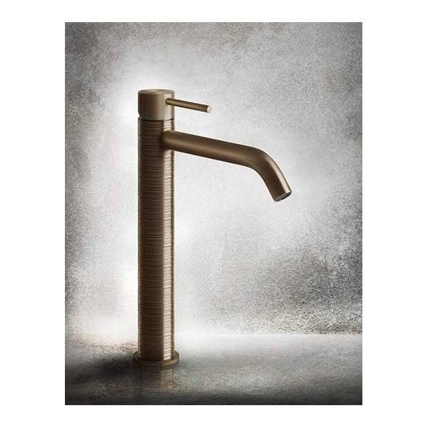 Gessi-TRAME-54306-Bateria-umywalkowa-nablatowa-z-przylaczami-3-8-wiele-kolorow-4.jpg Gessi316 TRAME 54306 Bateria umywalkowa nablatowa z przylaczami 3 8 wiele kolorow 239 Stal szczotkowana 707 Czarny metal szczotkowany PVD 708 Miedź szczotkowana PVD 726 Ciepła stal PVD