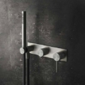 Gessi316 SHOWER316 54139 54038 Bateria prysznicowa podtynkowa dwuobiegowa z przelacznikiem zaworem przelaczajacym uchwytem sluchawki prysznicowej wezem prysznicowym i sluchawka prysznicowa wiele kolorow 239 Stal szczotkowana 707 Czarny metal szczotkowany PVD 708 Miedź szczotkowana PVD 726 Ciepła stal PVD